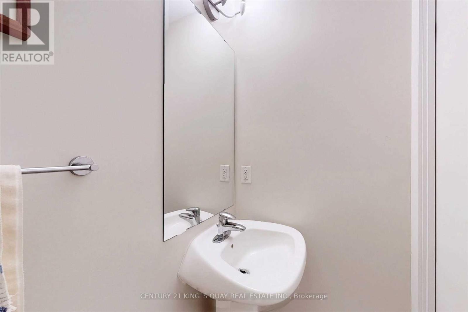 1905 - 30 Canterbury Place, Toronto, ON - Indoor Photo Showing Bathroom