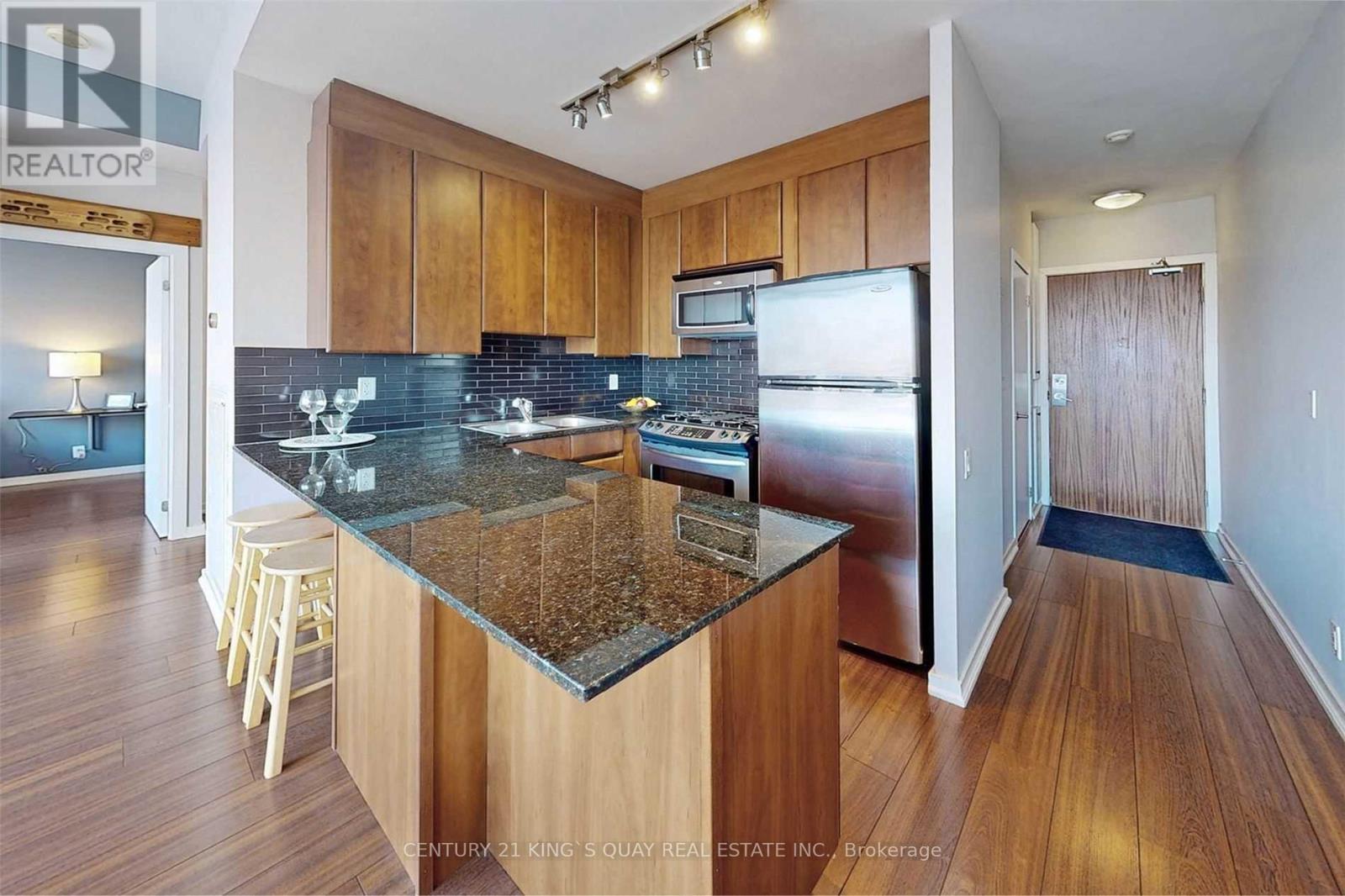 1905 - 30 Canterbury Place, Toronto, ON - Indoor Photo Showing Kitchen With Upgraded Kitchen