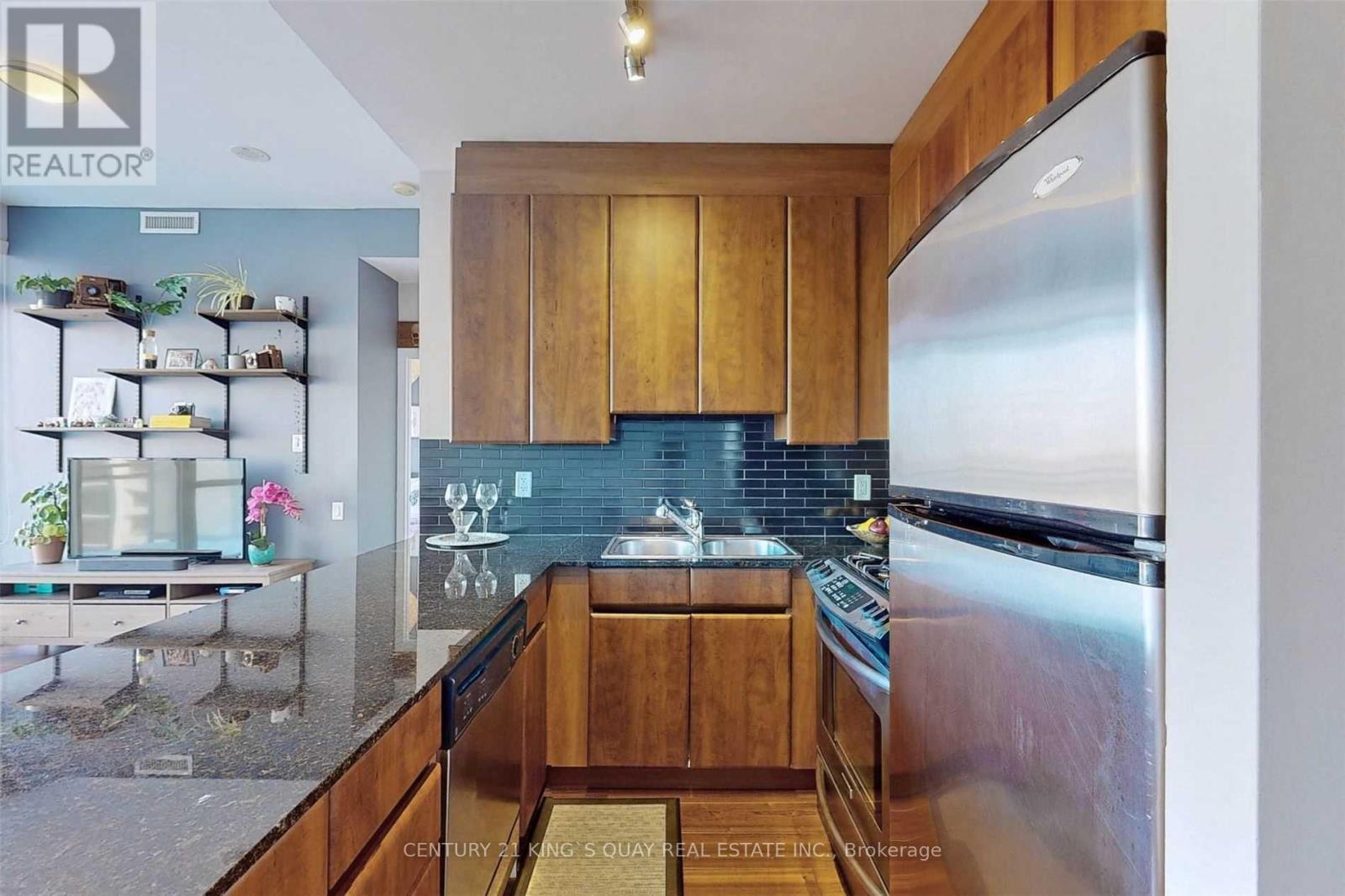 1905 - 30 Canterbury Place, Toronto, ON - Indoor Photo Showing Kitchen