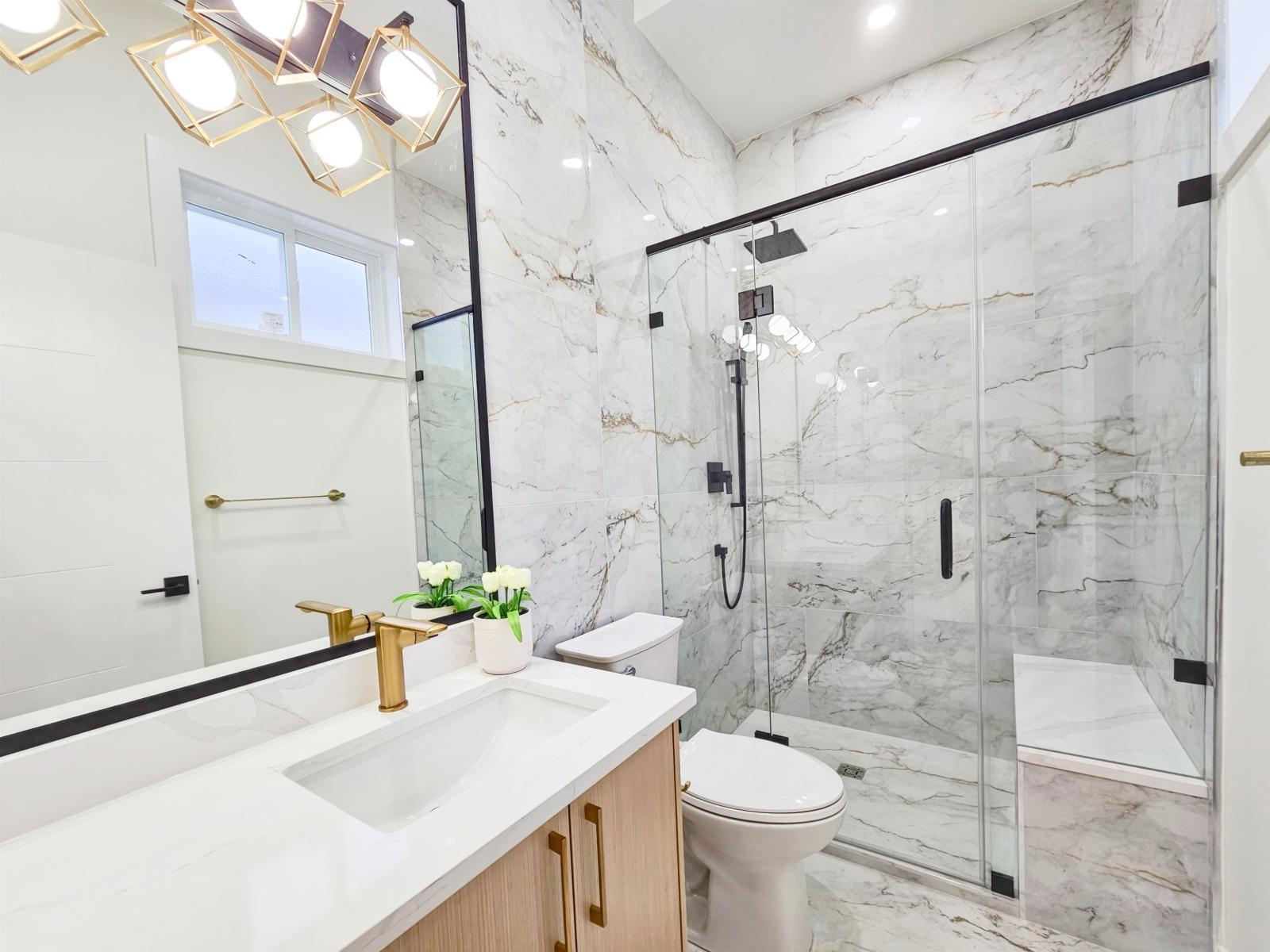 46339 Maple Avenue|Chilliwack Proper East, Chilliwack, BC - Indoor Photo Showing Bathroom