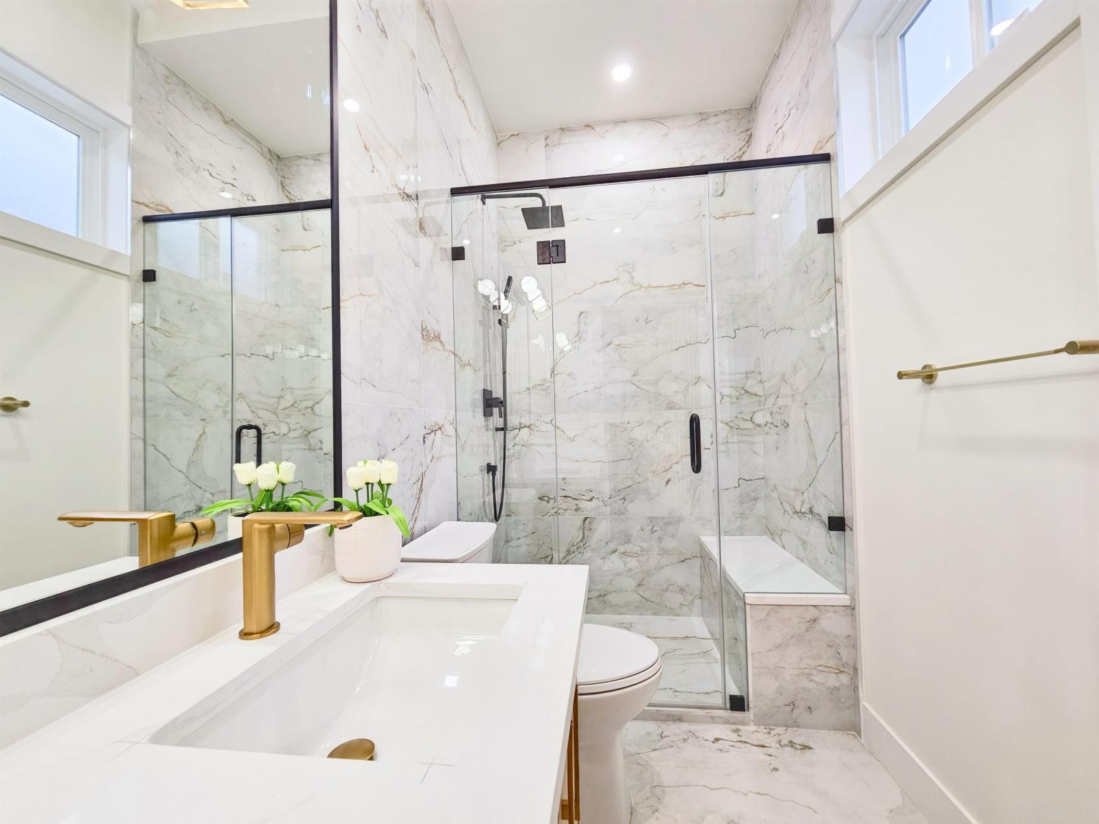 46339 Maple Avenue|Chilliwack Proper East, Chilliwack, BC - Indoor Photo Showing Bathroom