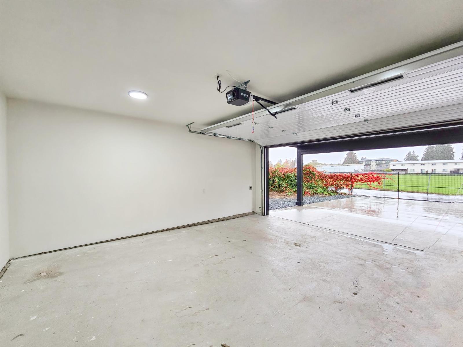 46339 Maple Avenue|Chilliwack Proper East, Chilliwack, BC - Indoor Photo Showing Garage