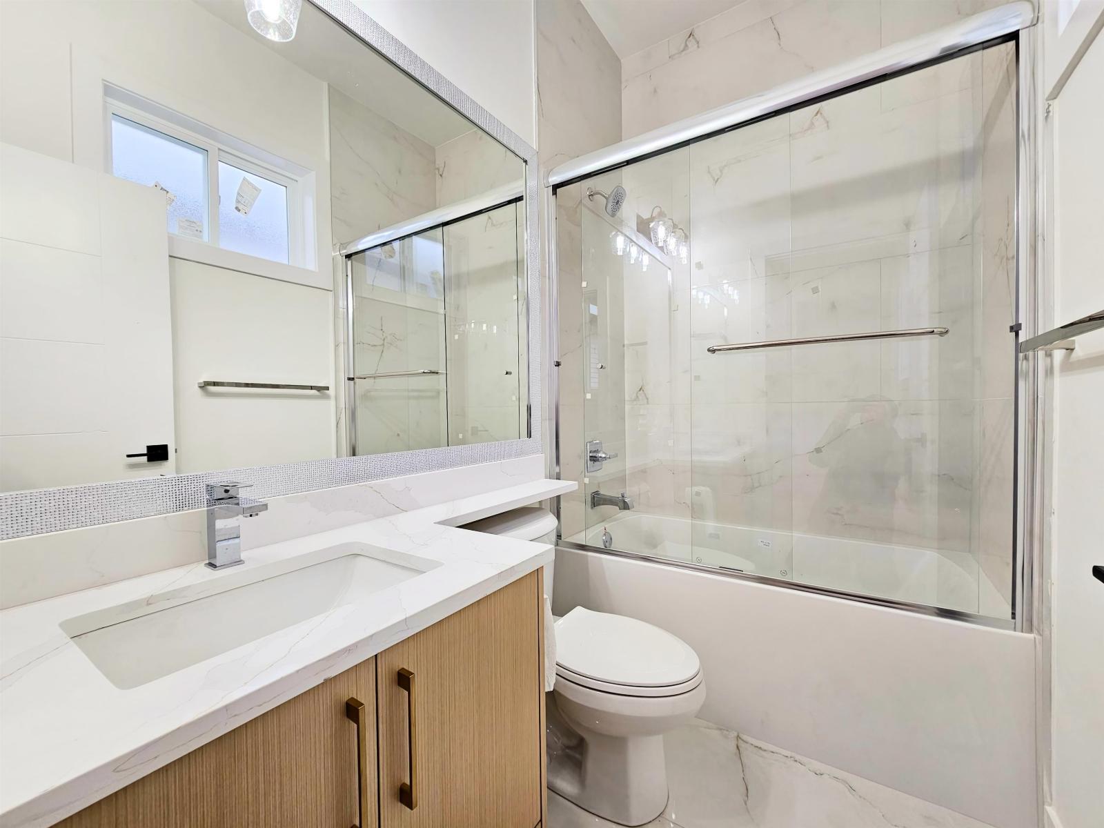 46339 Maple Avenue|Chilliwack Proper East, Chilliwack, BC - Indoor Photo Showing Bathroom
