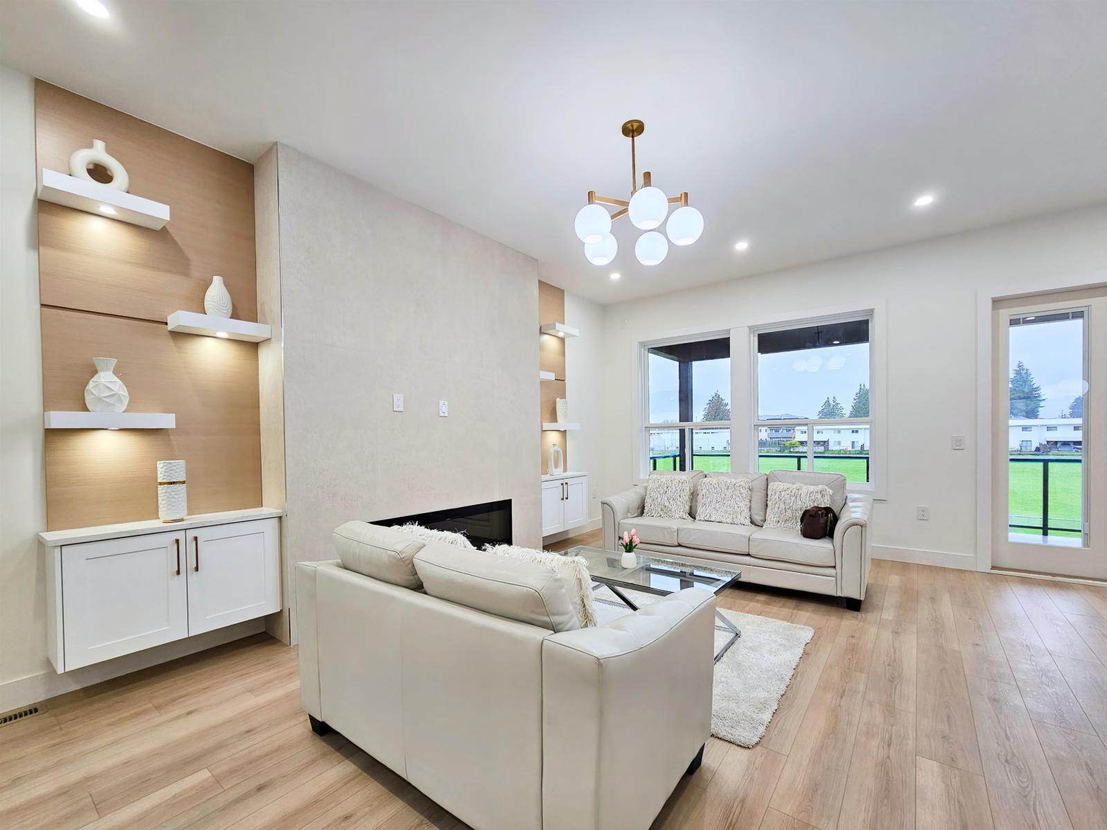 46339 Maple Avenue|Chilliwack Proper East, Chilliwack, BC - Indoor Photo Showing Living Room