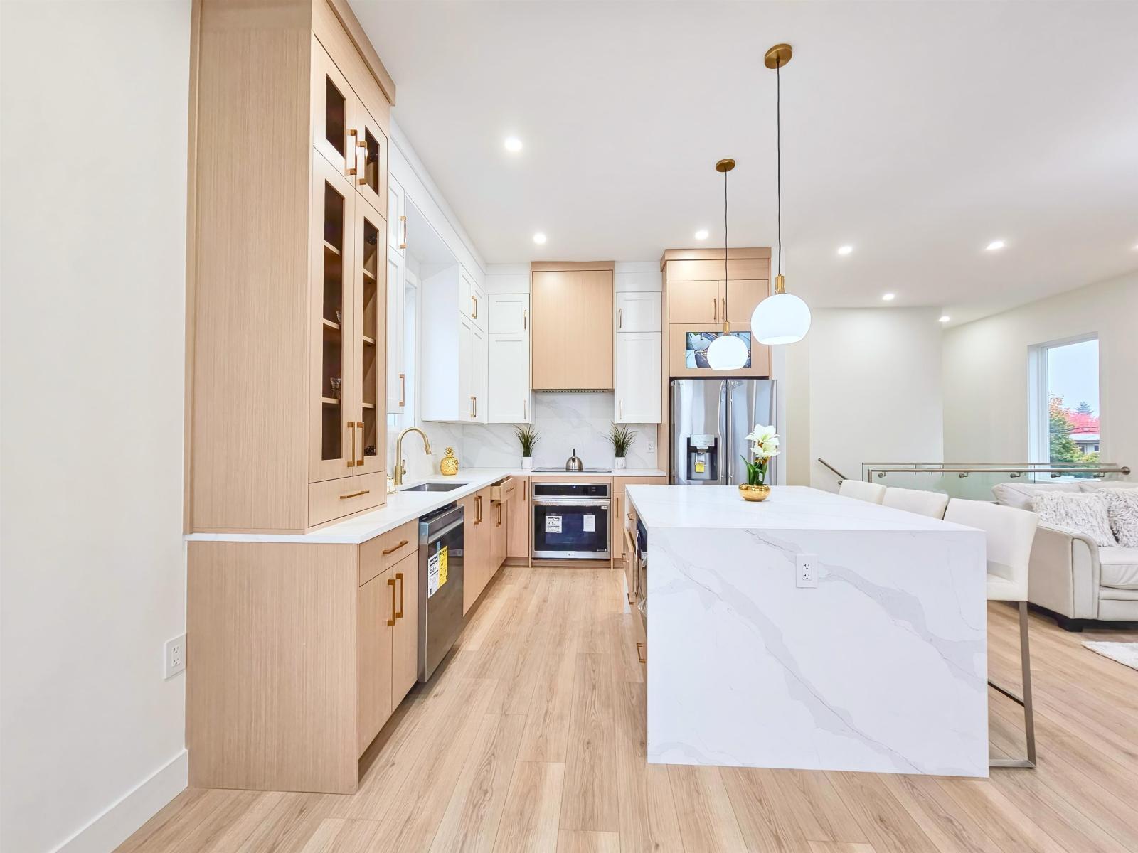 46339 Maple Avenue|Chilliwack Proper East, Chilliwack, BC - Indoor Photo Showing Kitchen