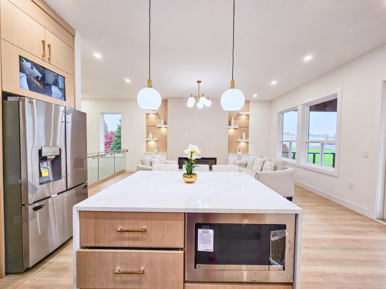 46339 Maple Avenue|Chilliwack Proper East, Chilliwack, BC - Indoor Photo Showing Kitchen With Upgraded Kitchen