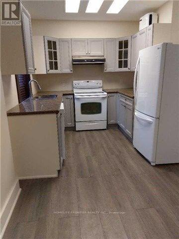 165 Steeles Avenue E, Toronto, ON - Indoor Photo Showing Kitchen