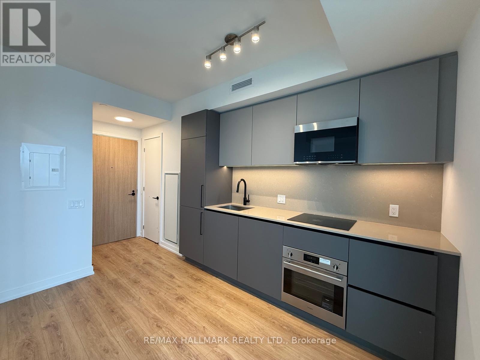 1810 - 35 Parliament Street, Toronto, ON - Indoor Photo Showing Kitchen