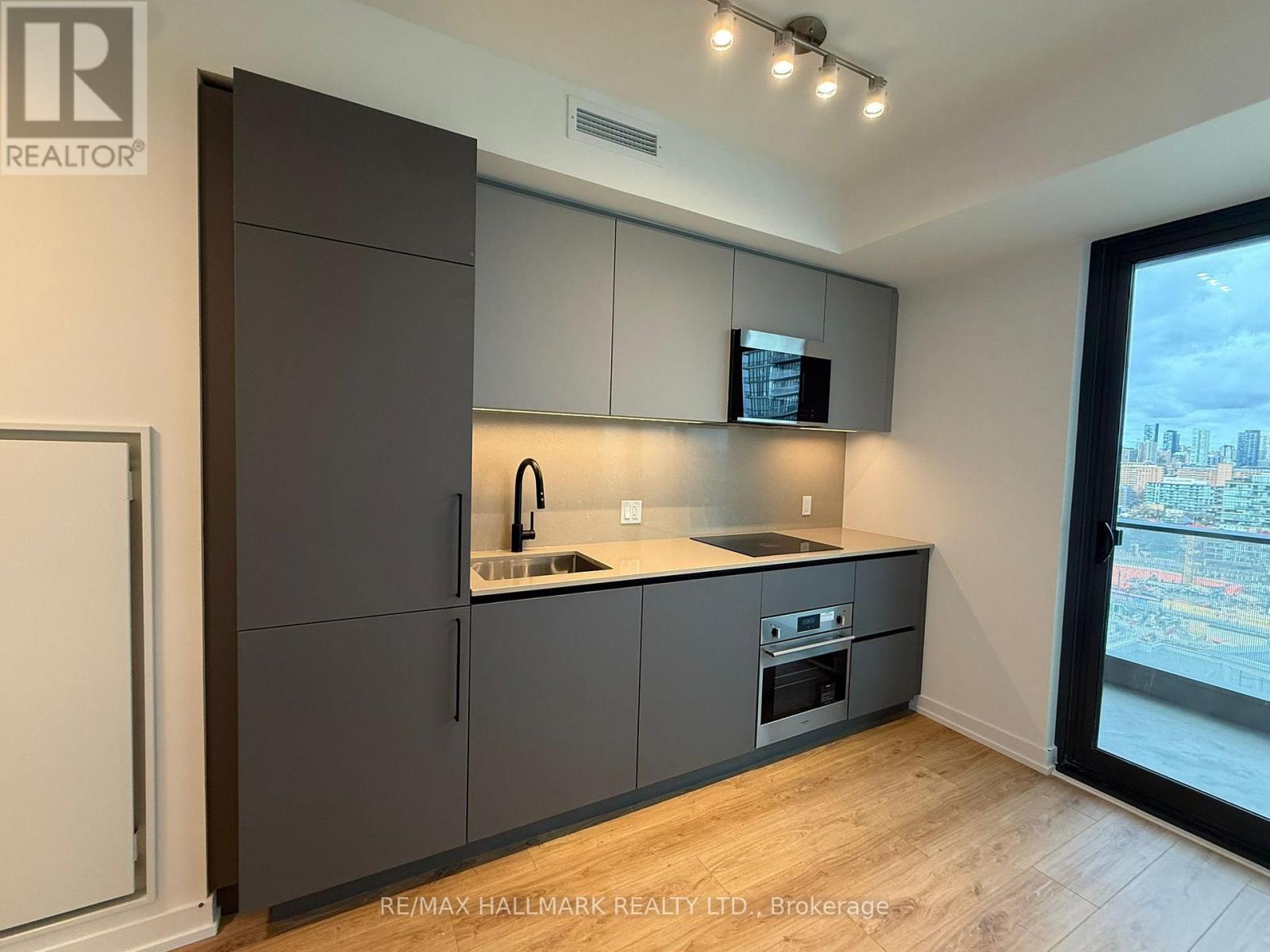 1810 - 35 Parliament Street, Toronto, ON - Indoor Photo Showing Kitchen