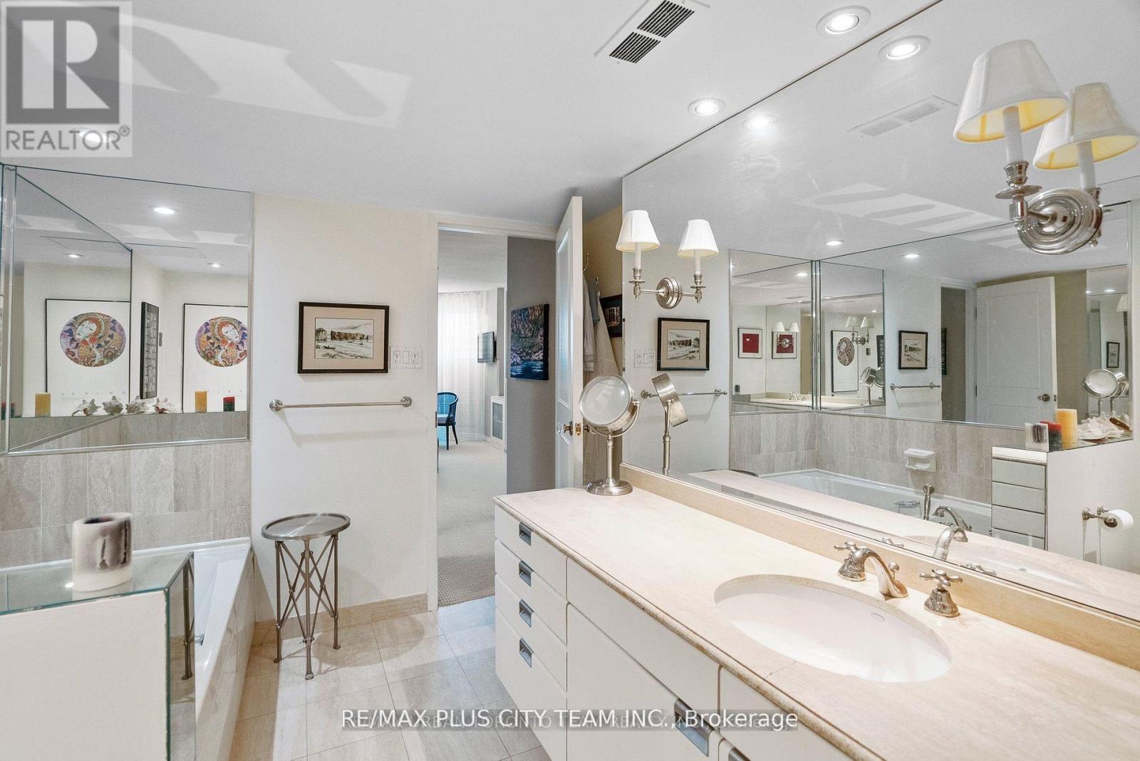 707 - 251 Queens Quay W, Toronto, ON - Indoor Photo Showing Bathroom