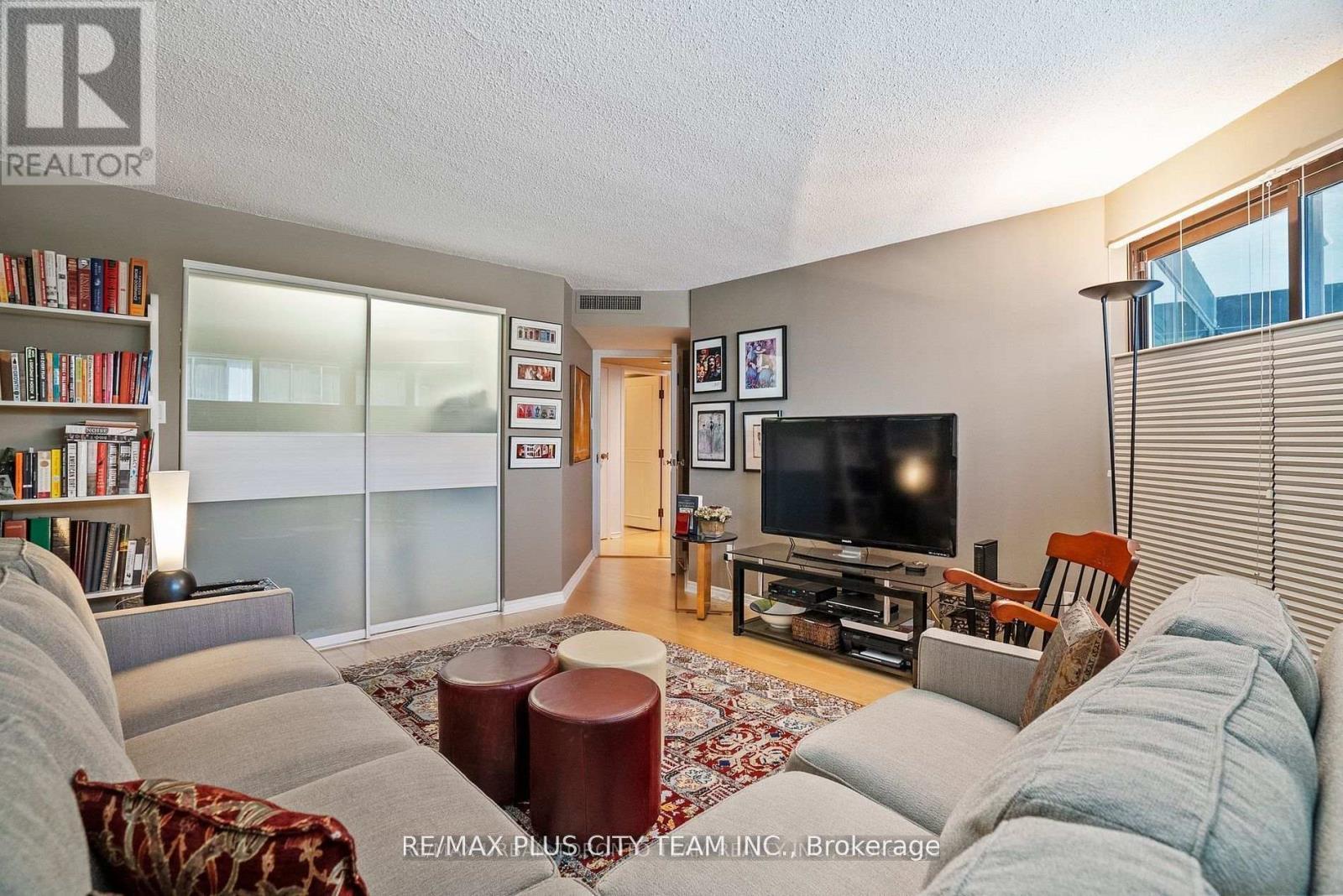 707 - 251 Queens Quay W, Toronto, ON - Indoor Photo Showing Living Room