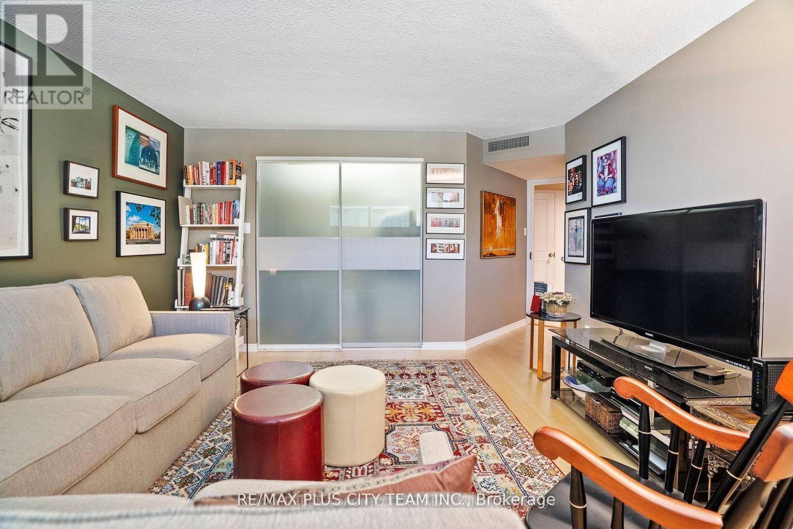 707 - 251 Queens Quay W, Toronto, ON - Indoor Photo Showing Living Room