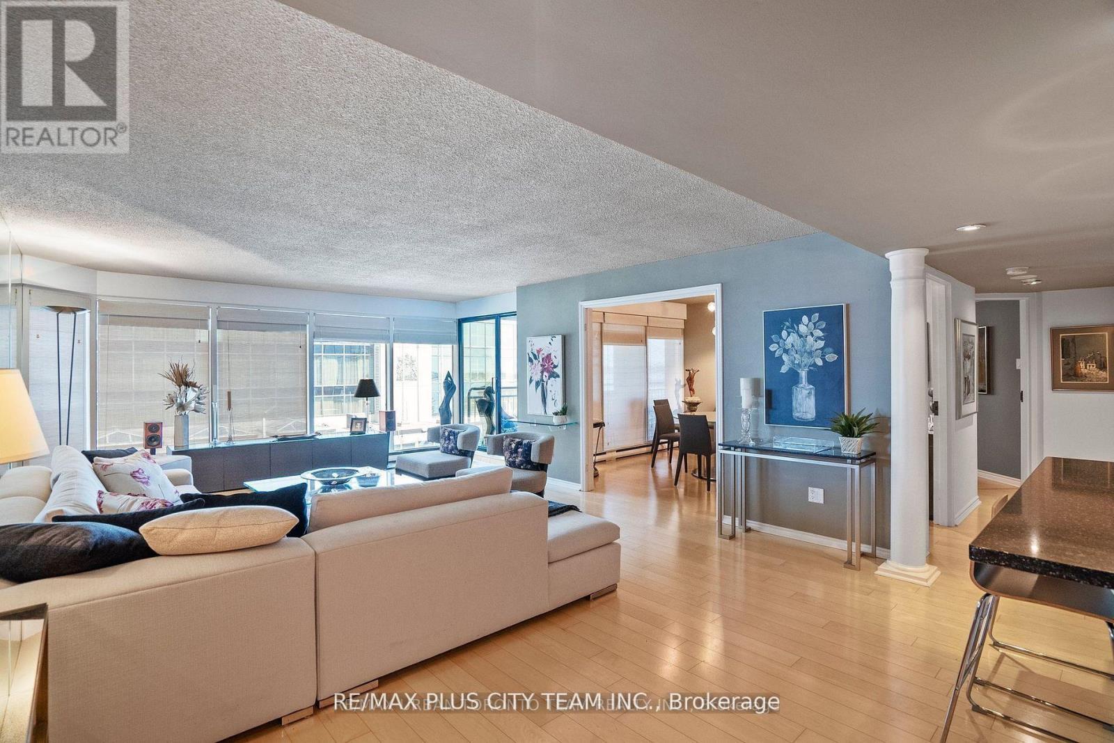 707 - 251 Queens Quay W, Toronto, ON - Indoor Photo Showing Living Room