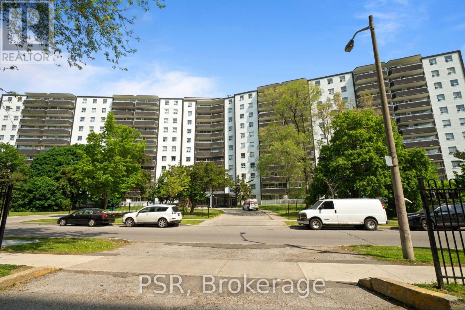 914 - 100 Rowena Drive, Toronto, ON - Outdoor With Facade