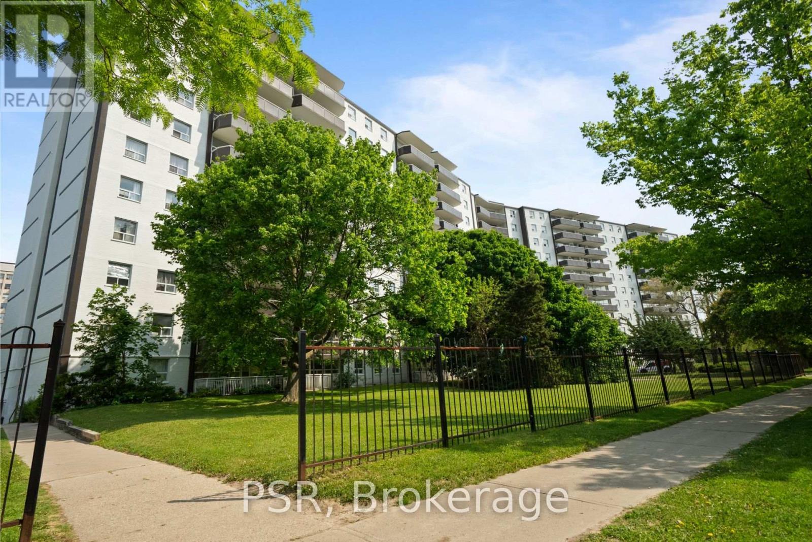 914 - 100 Rowena Drive, Toronto, ON - Outdoor