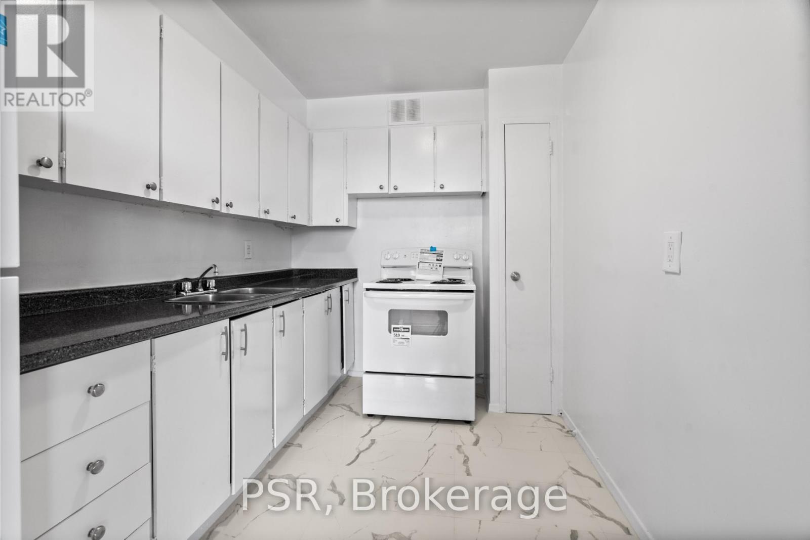 914 - 100 Rowena Drive, Toronto, ON - Indoor Photo Showing Kitchen With Double Sink