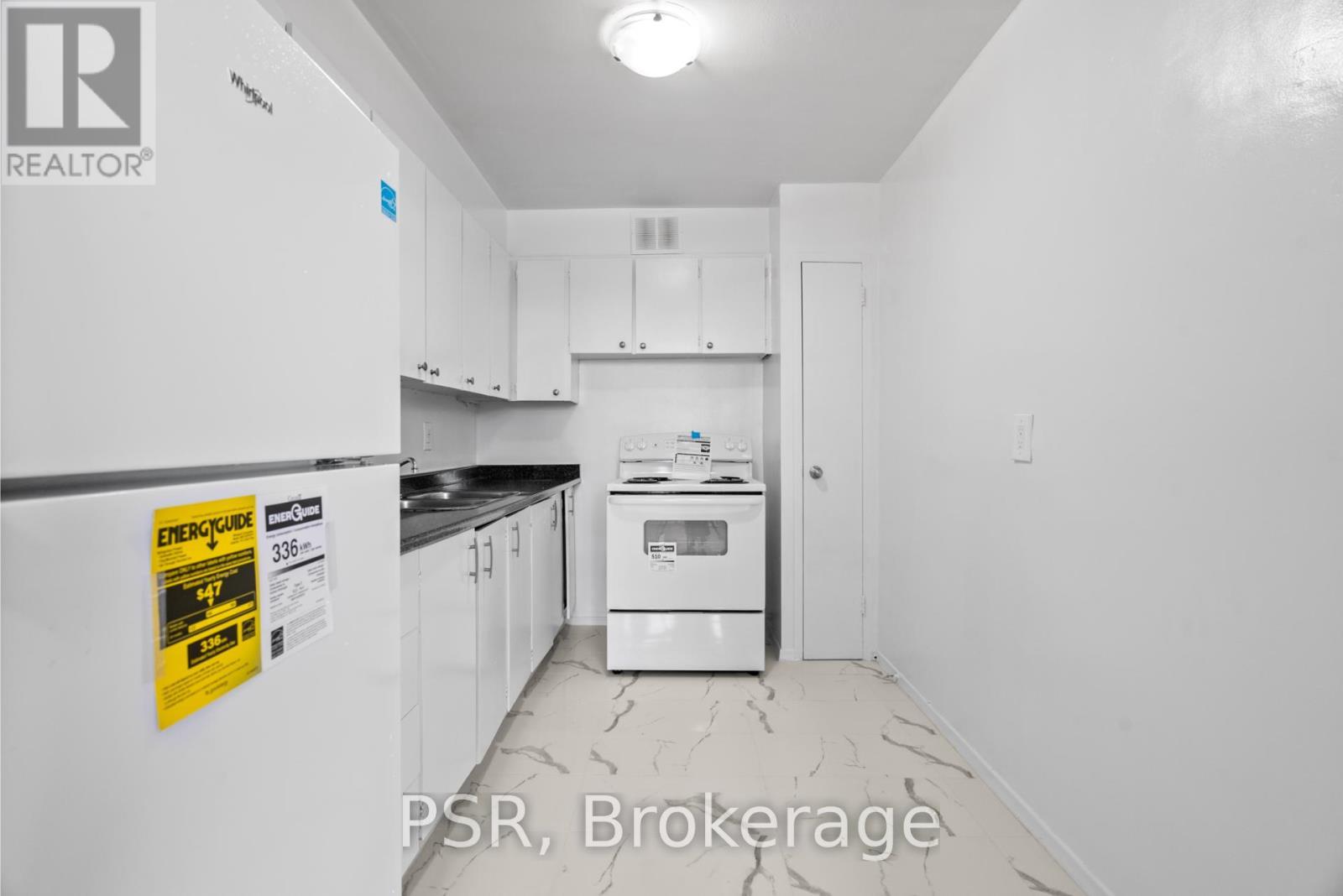 914 - 100 Rowena Drive, Toronto, ON - Indoor Photo Showing Kitchen