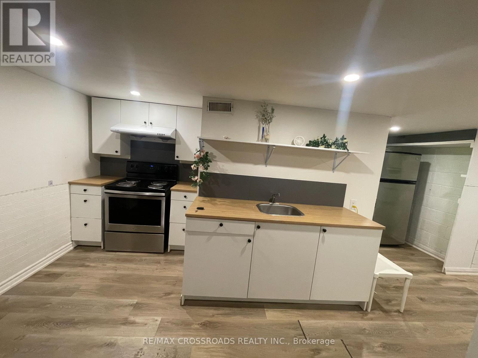 65 Notley Place, Toronto, ON - Indoor Photo Showing Kitchen