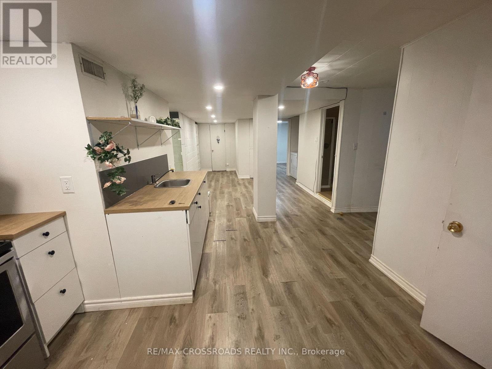 65 Notley Place, Toronto, ON - Indoor Photo Showing Laundry Room