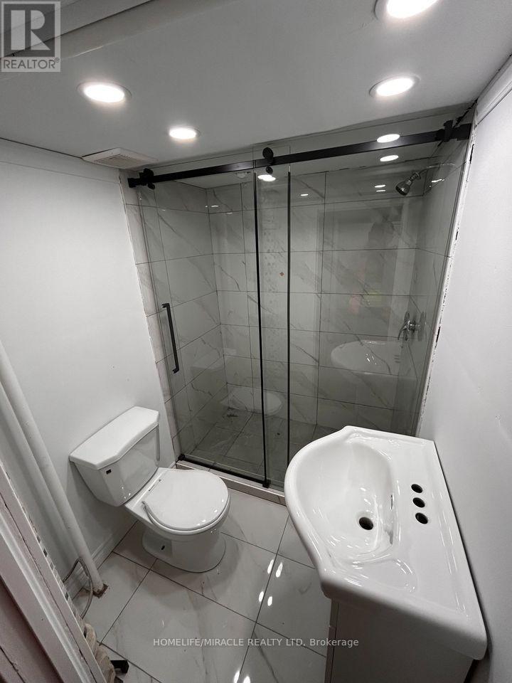 13 Hollingworth Drive, Toronto, ON - Indoor Photo Showing Bathroom