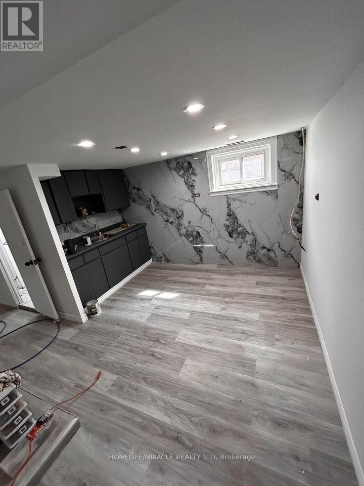 13 Hollingworth Drive, Toronto, ON - Indoor