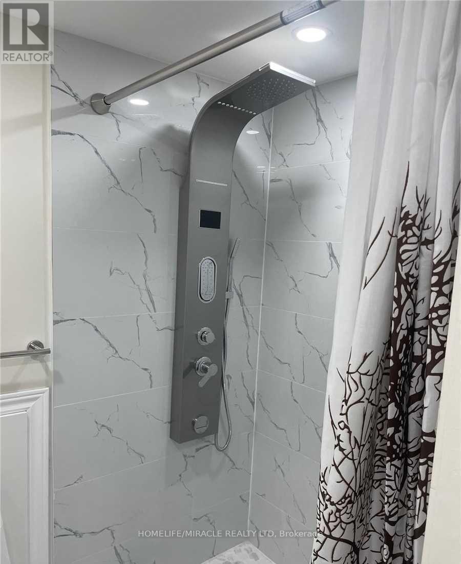 77 Guelph Street, Oshawa, ON - Indoor Photo Showing Bathroom