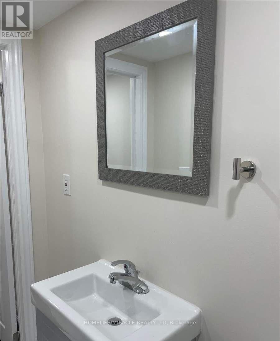 77 Guelph Street, Oshawa, ON - Indoor Photo Showing Bathroom