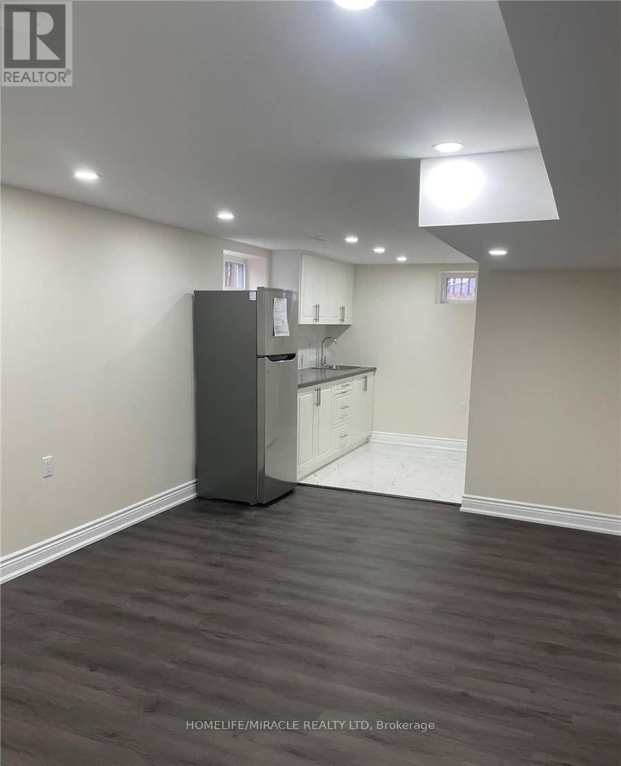 77 Guelph Street, Oshawa, ON - Indoor Photo Showing Other Room