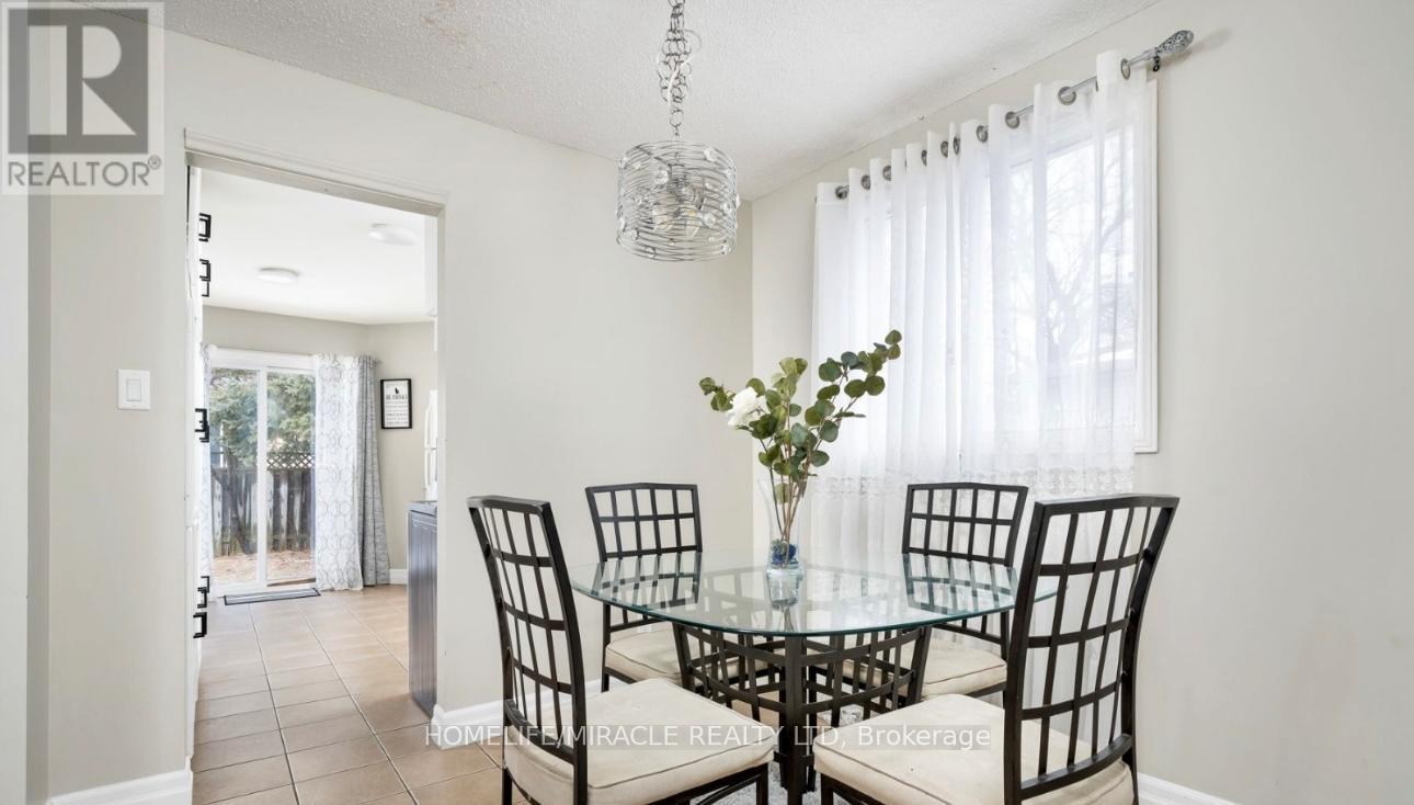 44 Glovers Road, Oshawa, ON - Indoor Photo Showing Dining Room