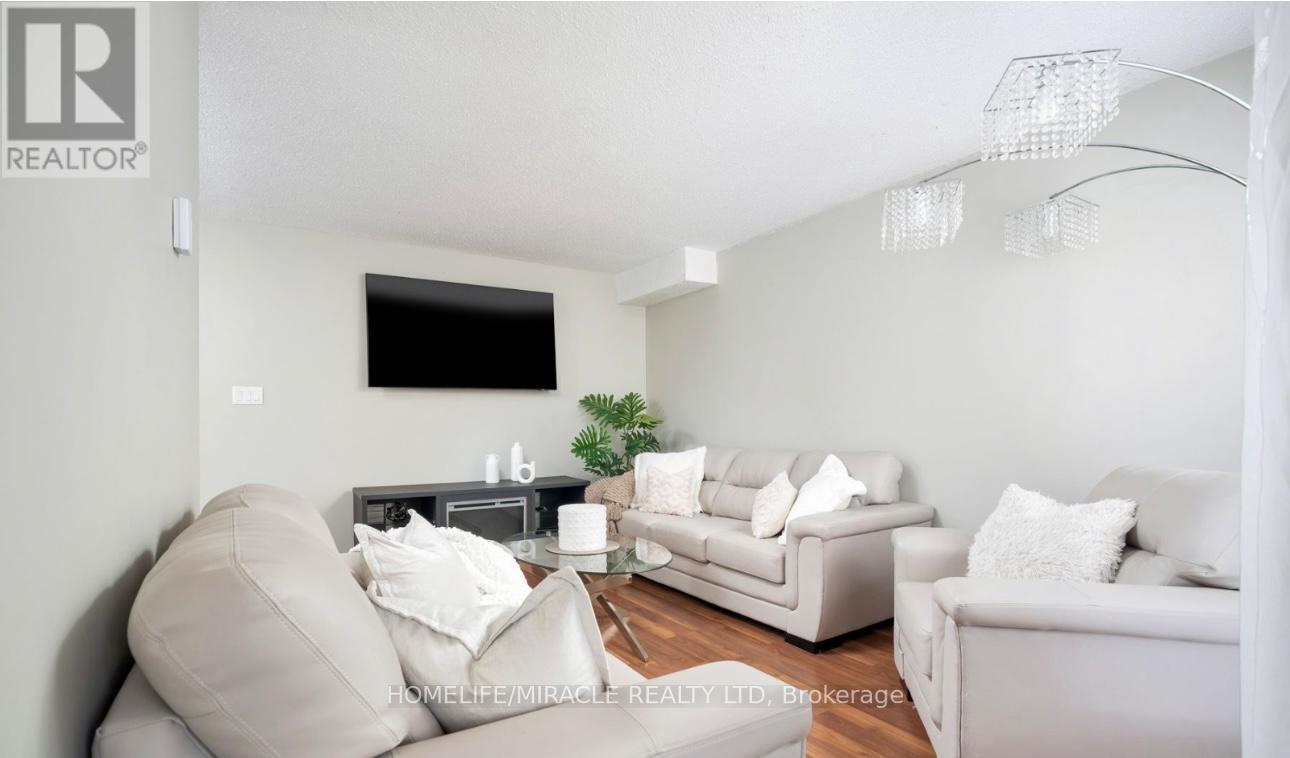 44 Glovers Road, Oshawa, ON - Indoor Photo Showing Living Room