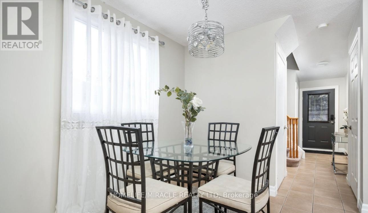44 Glovers Road, Oshawa, ON - Indoor Photo Showing Dining Room