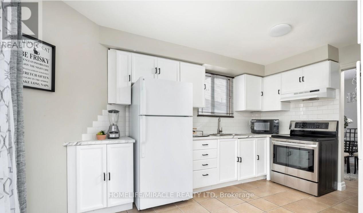 44 Glovers Road, Oshawa, ON - Indoor Photo Showing Kitchen