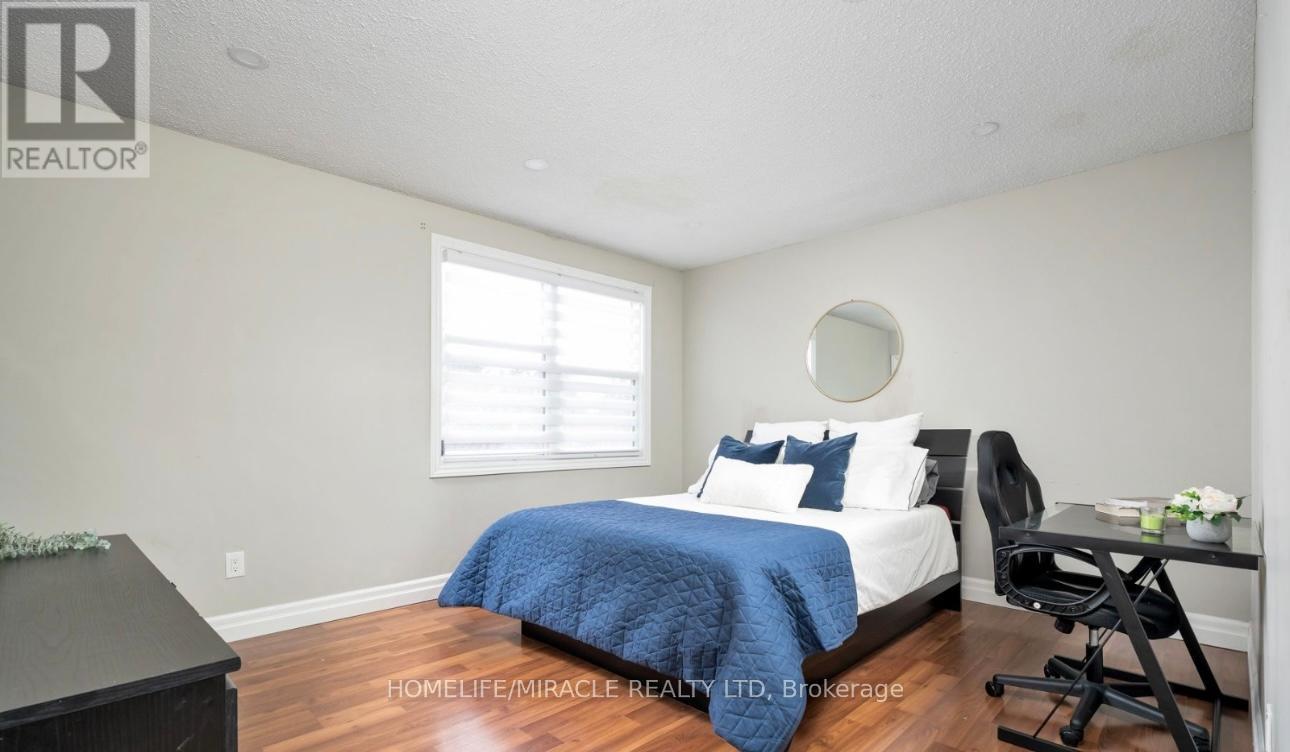 44 Glovers Road, Oshawa, ON - Indoor Photo Showing Bedroom