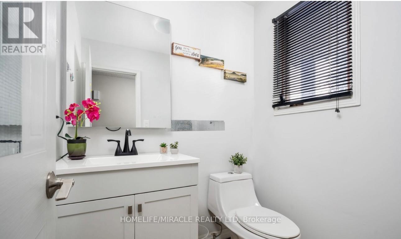 44 Glovers Road, Oshawa, ON - Indoor Photo Showing Bathroom