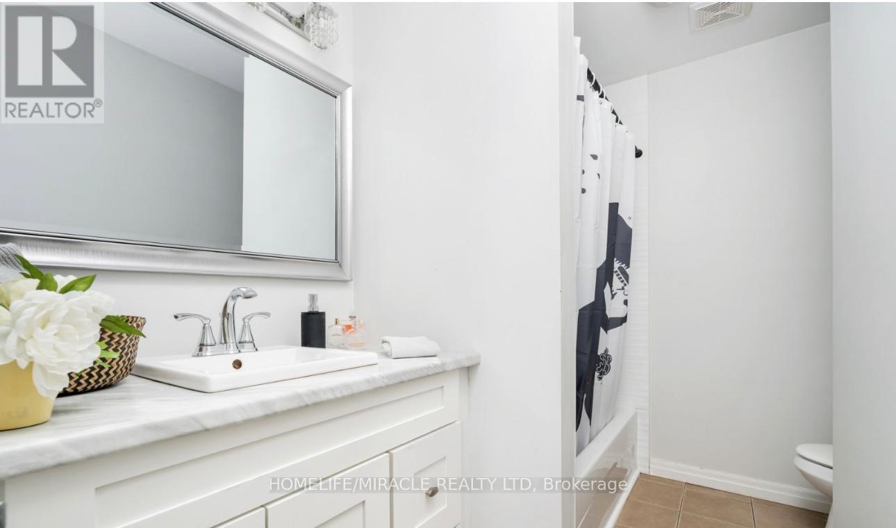 44 Glovers Road, Oshawa, ON - Indoor Photo Showing Bathroom