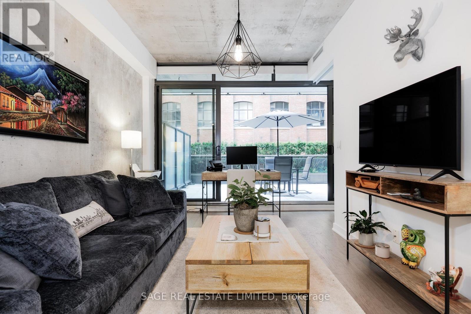 207 - 90 Broadview Avenue, Toronto, ON - Indoor Photo Showing Living Room