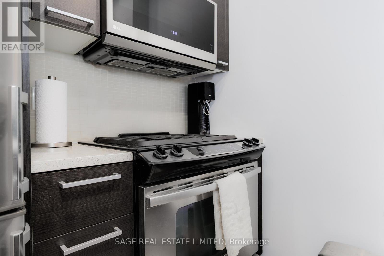 207 - 90 Broadview Avenue, Toronto, ON - Indoor Photo Showing Kitchen