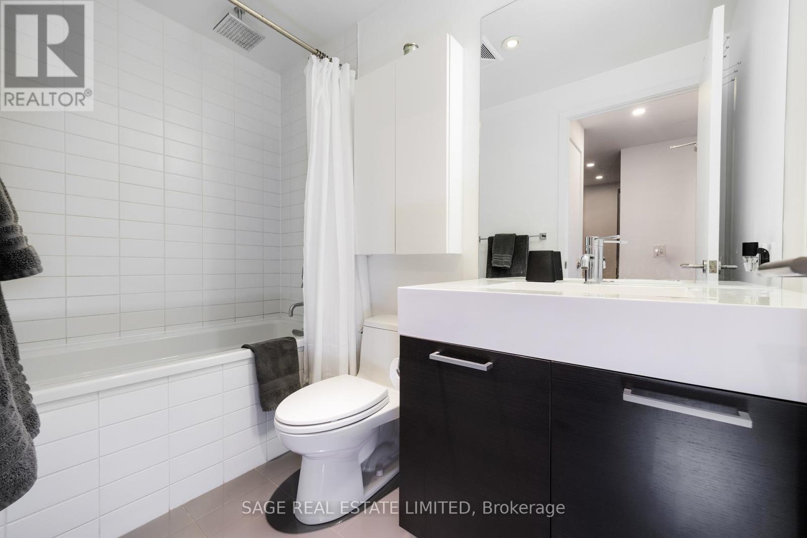 207 - 90 Broadview Avenue, Toronto, ON - Indoor Photo Showing Bathroom