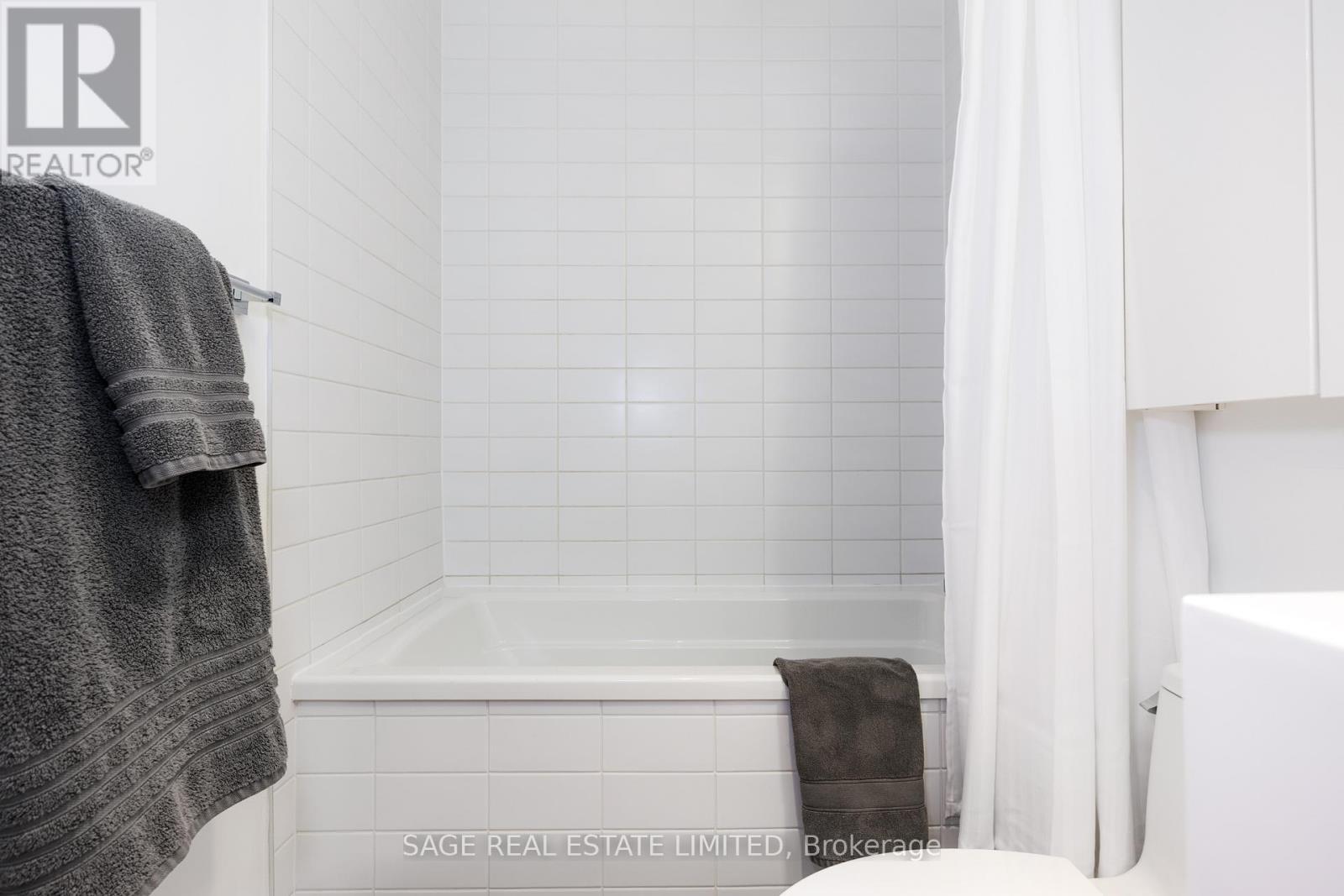 207 - 90 Broadview Avenue, Toronto, ON - Indoor Photo Showing Bathroom