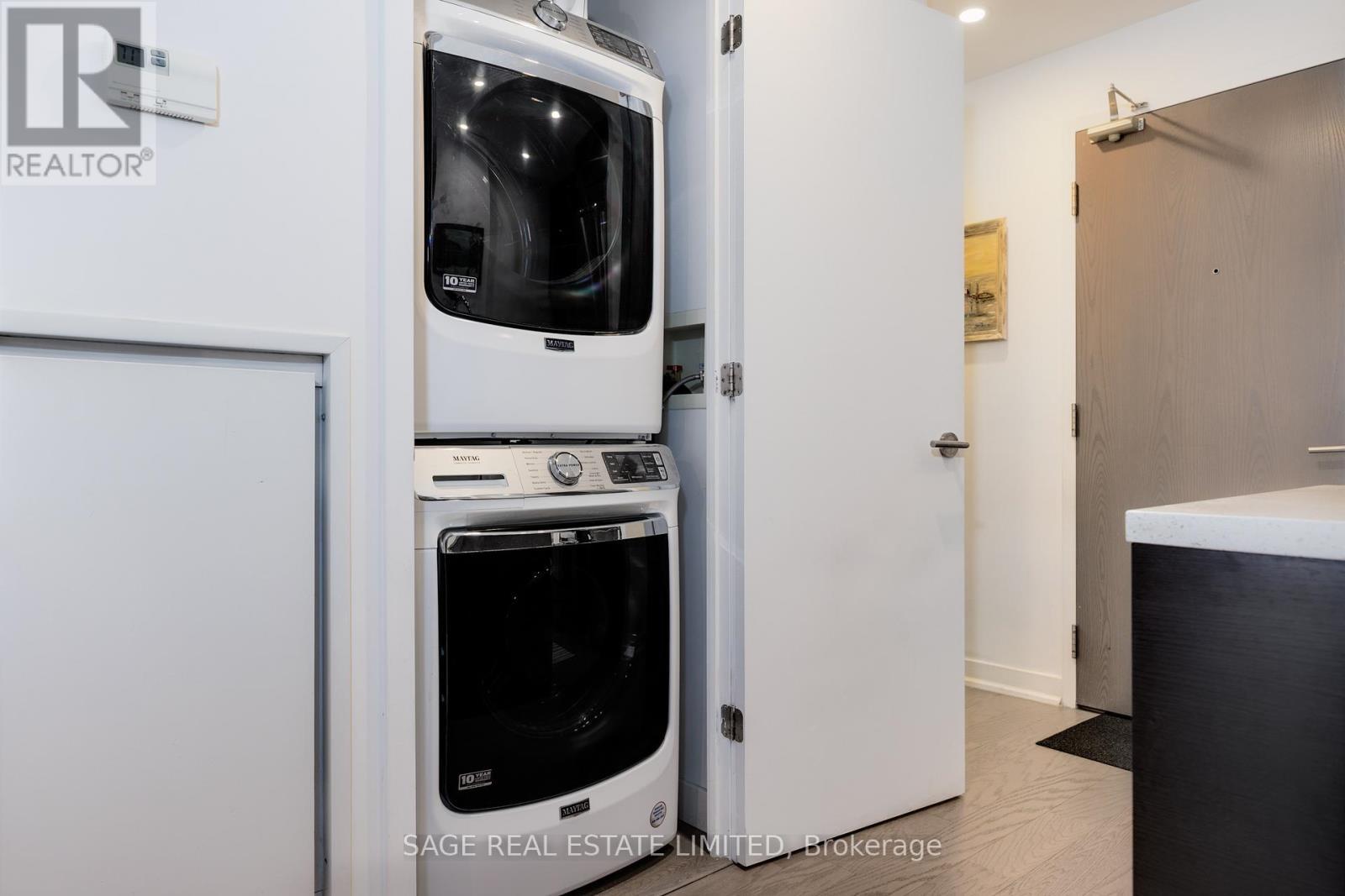 207 - 90 Broadview Avenue, Toronto, ON - Indoor Photo Showing Laundry Room