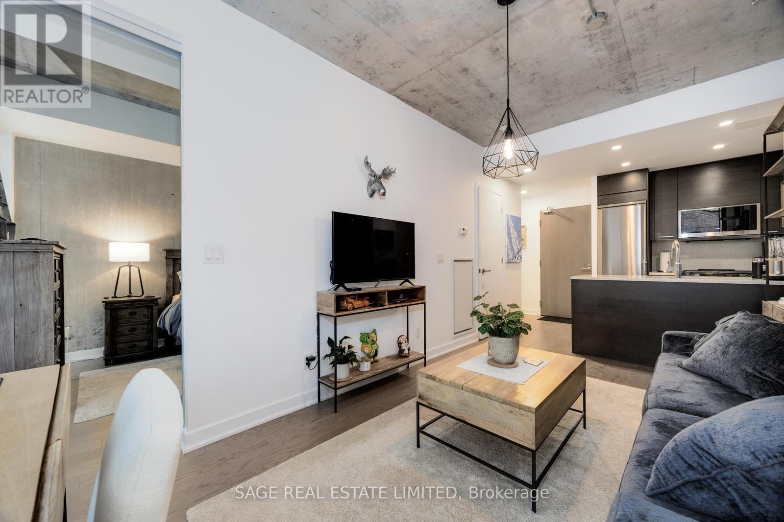 207 - 90 Broadview Avenue, Toronto, ON - Indoor Photo Showing Living Room
