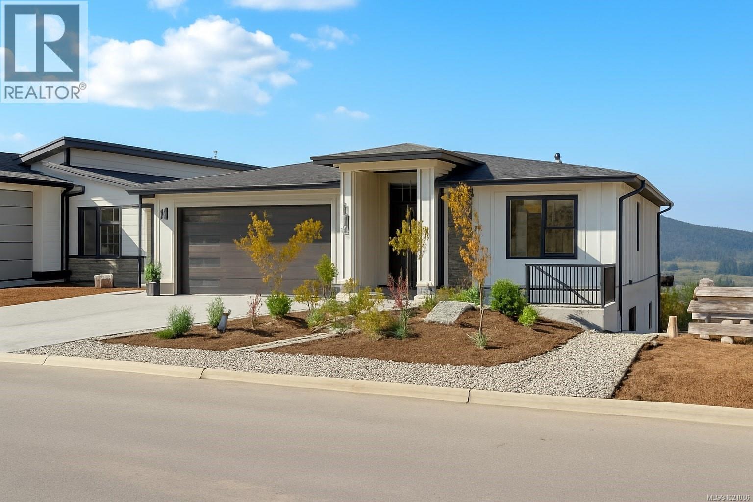 View of front of house with driveway. - 3195 Woodrush Dr, Duncan, BC - Outdoor With Facade