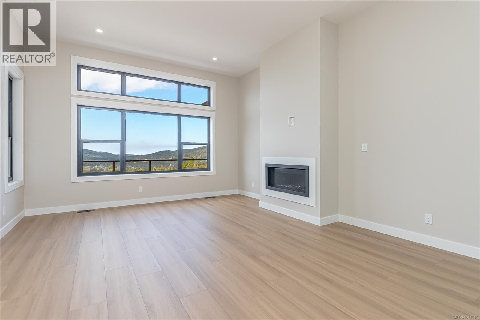 3195 Woodrush Dr, Duncan, BC - Indoor With Fireplace