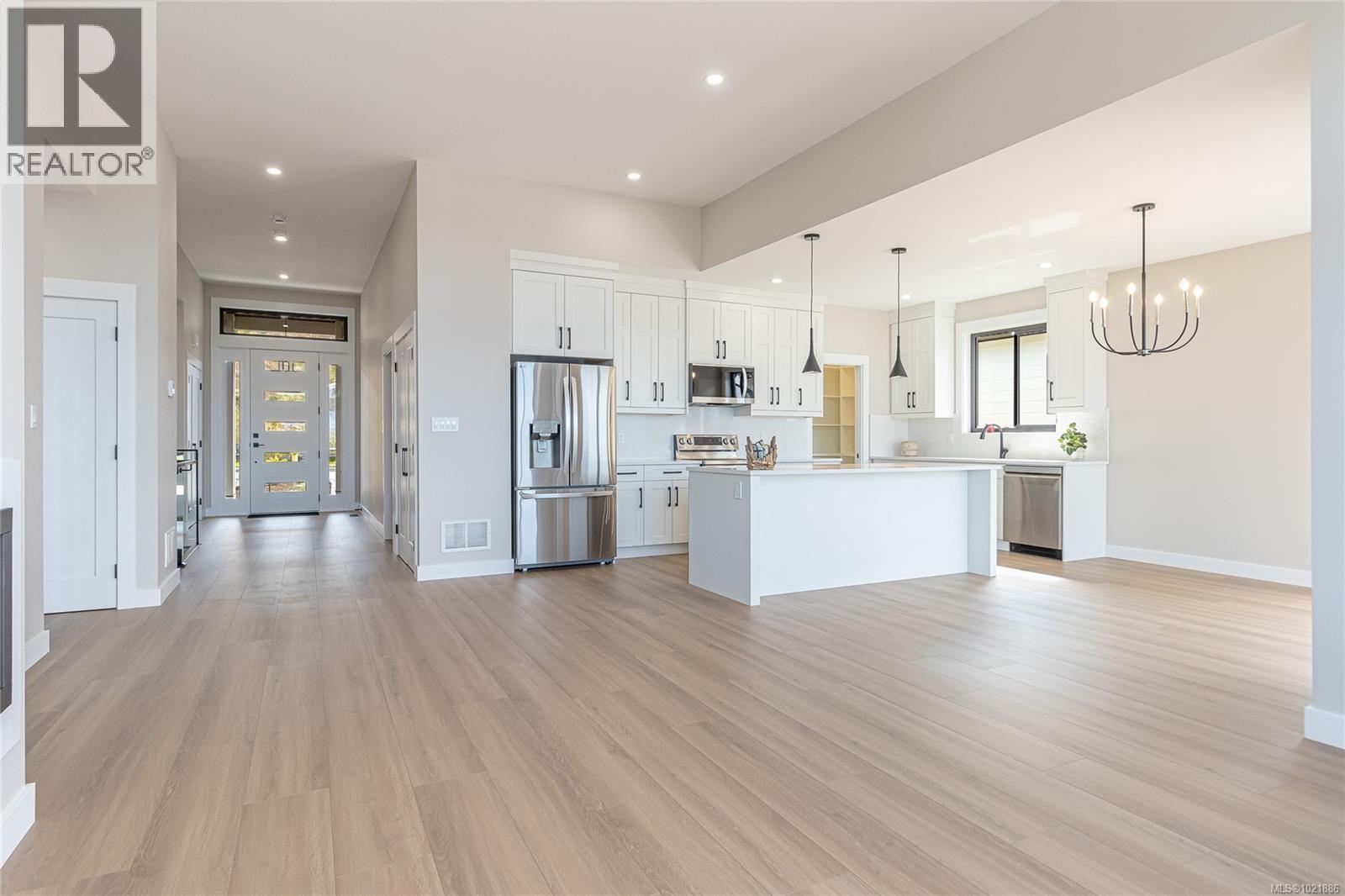 3195 Woodrush Dr, Duncan, BC - Indoor Photo Showing Kitchen With Upgraded Kitchen