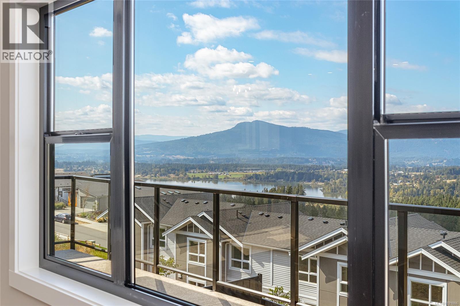 Views of Quamichan Lake and the Cowichan Valley from upper living space. - 3195 Woodrush Dr, Duncan, BC - Indoor Photo Showing Other Room