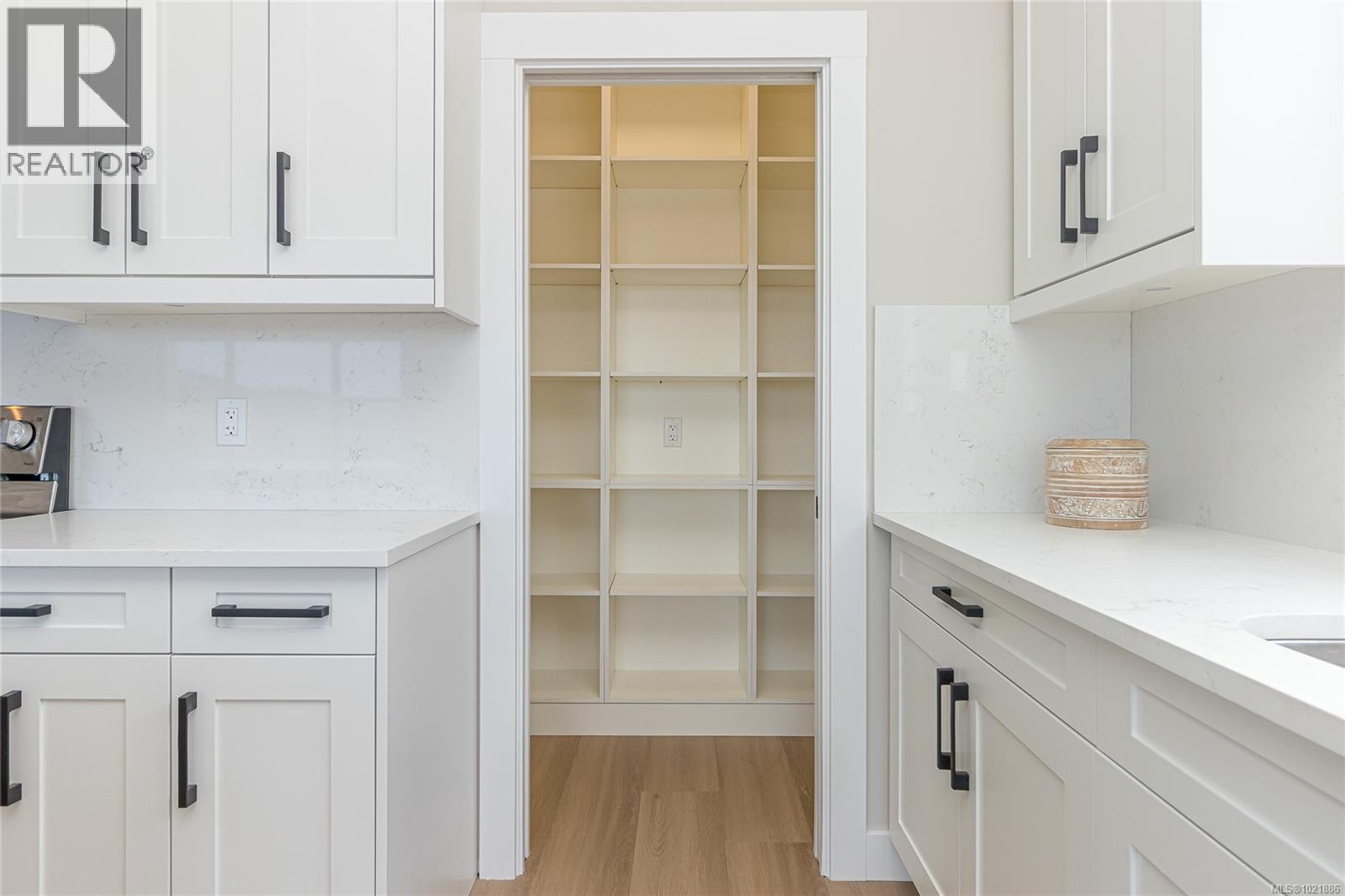 View of pantry - 3195 Woodrush Dr, Duncan, BC - Indoor