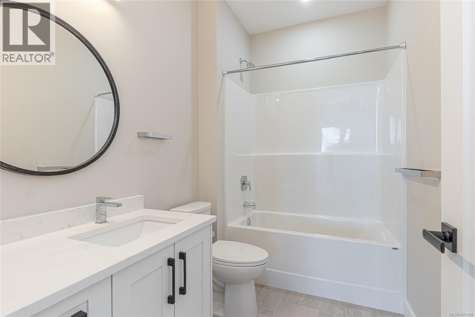 Lower bathroom with vanity and tub / shower combination - 3195 Woodrush Dr, Duncan, BC - Indoor Photo Showing Bathroom