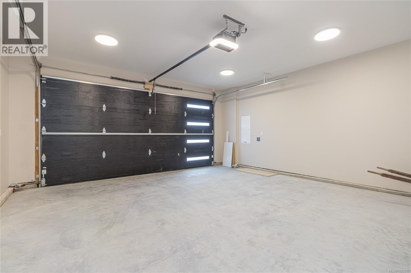Garage featuring a garage door opener - 3195 Woodrush Dr, Duncan, BC - Indoor Photo Showing Garage