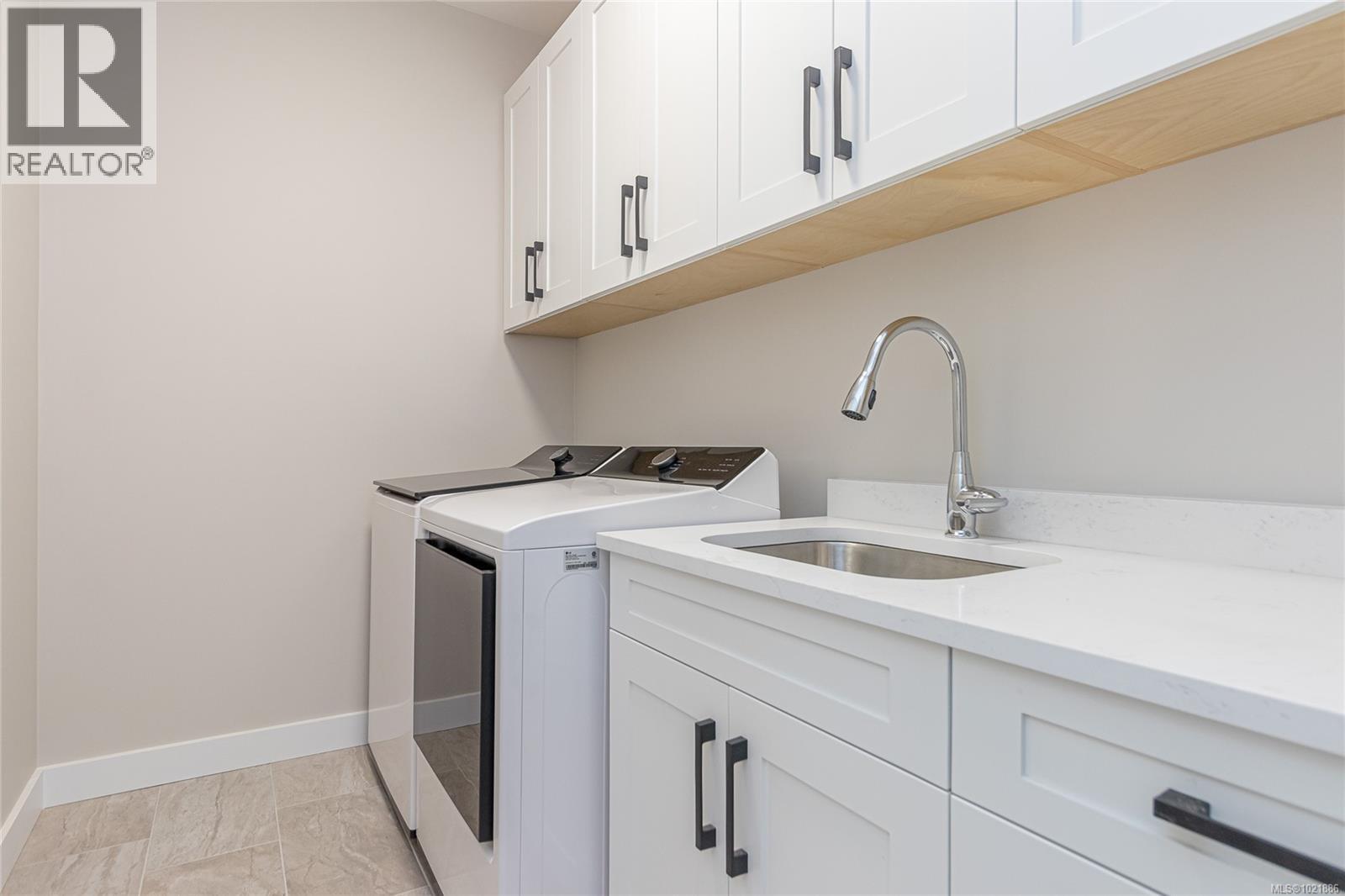 Laundry/mudroom - 3195 Woodrush Dr, Duncan, BC - Indoor Photo Showing Laundry Room