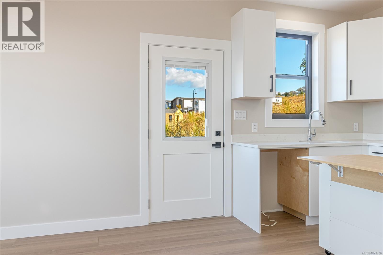 Doorway inside of suite - 3195 Woodrush Dr, Duncan, BC - Indoor Photo Showing Other Room